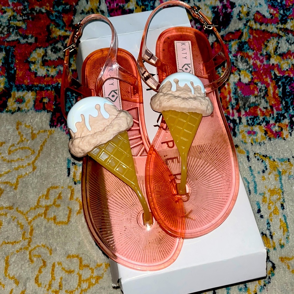 Katy Perry famous ice cream sandals size 9/39